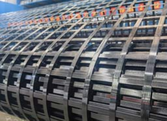 济南钢塑土工格栅：基建“隐形脊梁”的绿色智造与长寿命进化论